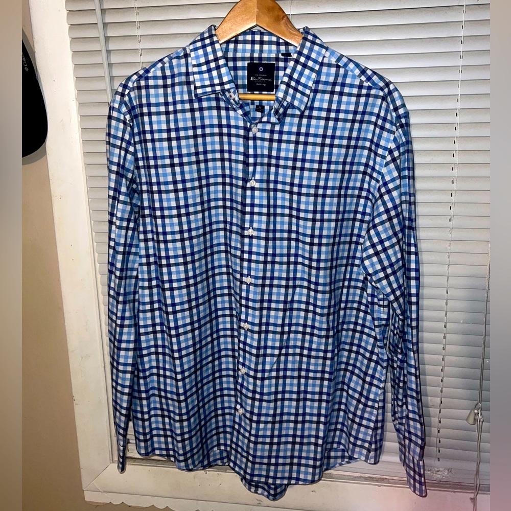 Ben Sherman button down dress shirt. In great condition
